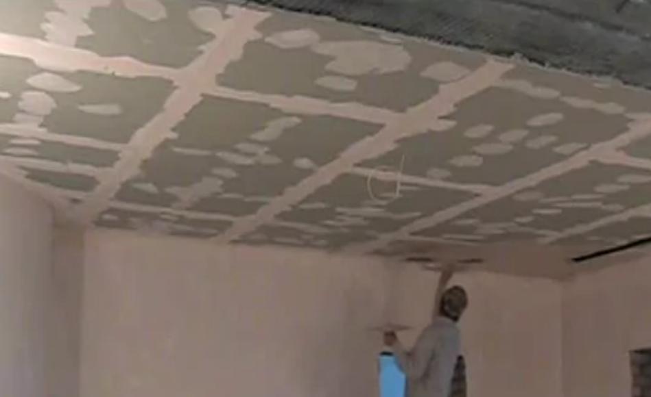 Как правильно шпаклевать потолок своими руками