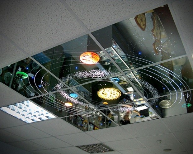 потолок с зеркальными вставками фото