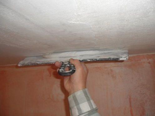 Как шпаклевать гипсокартонный потолок