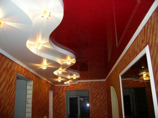 Комбинированные потолки в коридоре