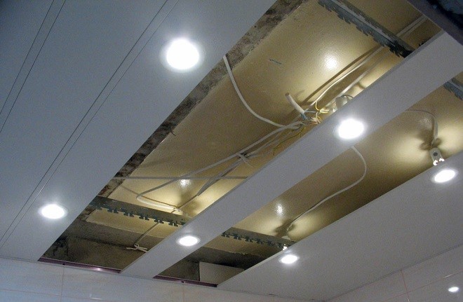 Алюминиевый подвесной потолок: устройство и монтаж