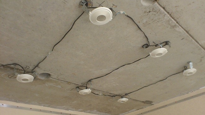 Проводка под натяжным потолком