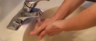 Чем оттереть суперклей с пальцев: отмываем руки от засохших следов