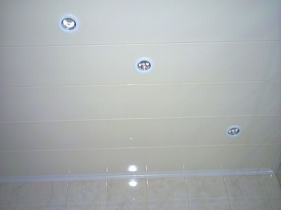 Как сделать потолок из панелей ПВХ своими руками – особенности монтажа. Как сделать пластиковый потолок своими руками – пошаговое руководство