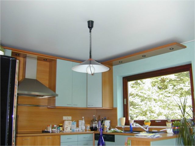 Потолок на кухне в хрущевке: свежие идеи оформления + реальные фото