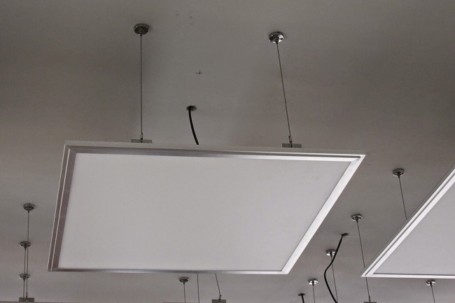 Светодиодные панели для потолка способы крепления на подвесах