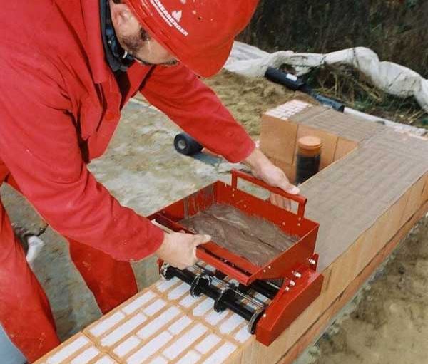 Инструменты для каменной кладки: обзор и описание нужных «приспособ»