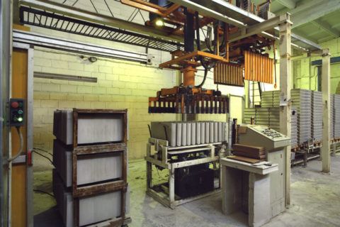 Установка для производства пазогребневых блоков методом литья